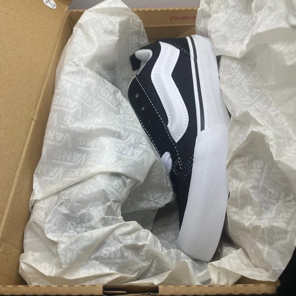 NEW Vans Knu Skool Black White Kids Size‎ 2.5 Low Top Skate Shoes Sneakers
